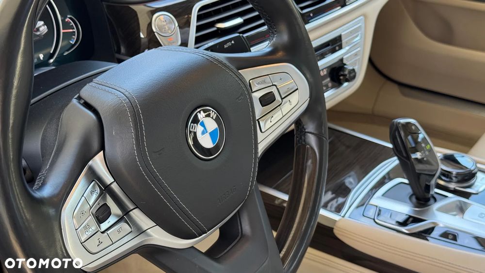 BMW Seria 7 750Li xDrive - 15