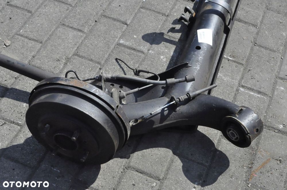 FORD FIESTA MK8 3D 5D ZAWIESZENIE BELKA TYŁ BĘBNY - 7