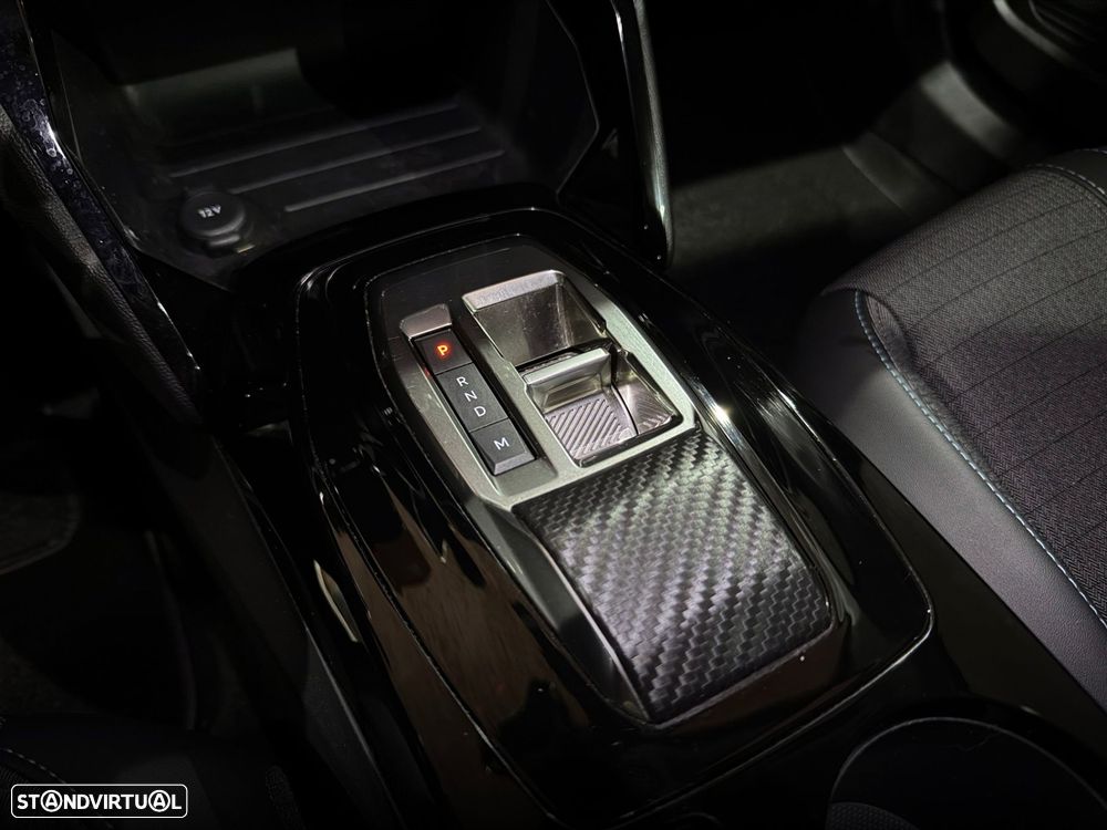 Peugeot 2008 1.2 PureTech Allure EAT8 - 29