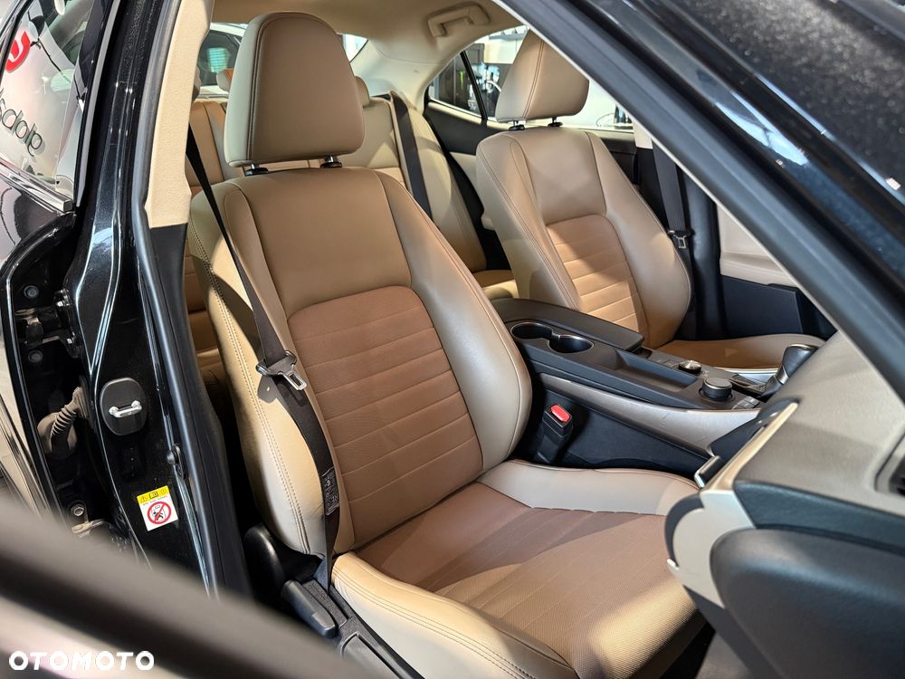 Lexus IS 200t Executive Line - 8