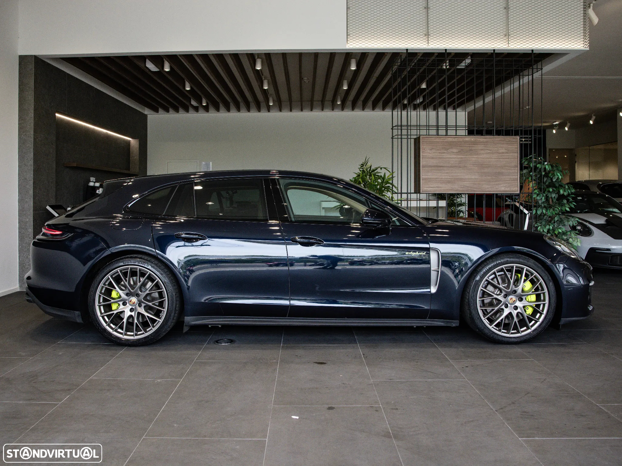 Porsche Panamera Sport Turismo 4 E-Hybrid Platinum Edition - 2