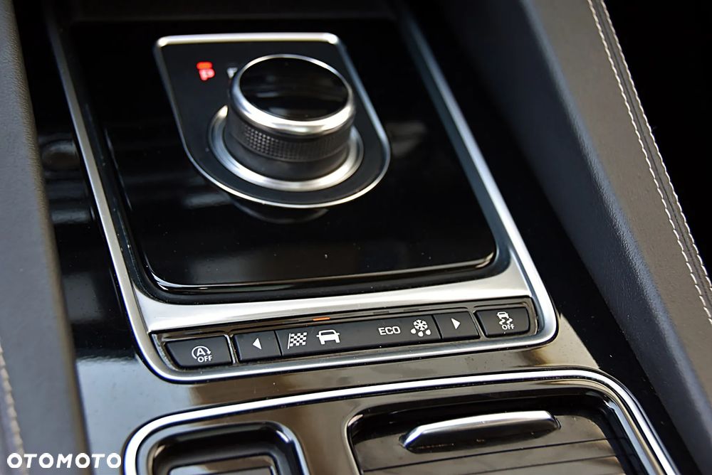 Jaguar F-Pace 2.0 i4P AWD R-Sport - 32
