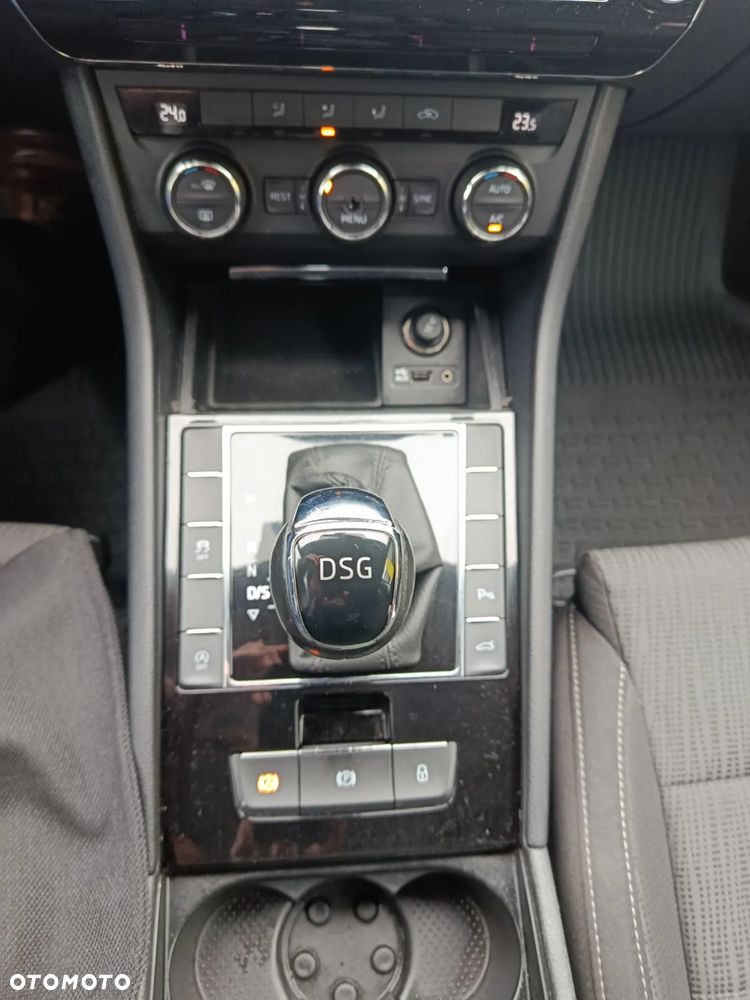 Skoda Superb 2.0 TSI Ambition DSG - 8