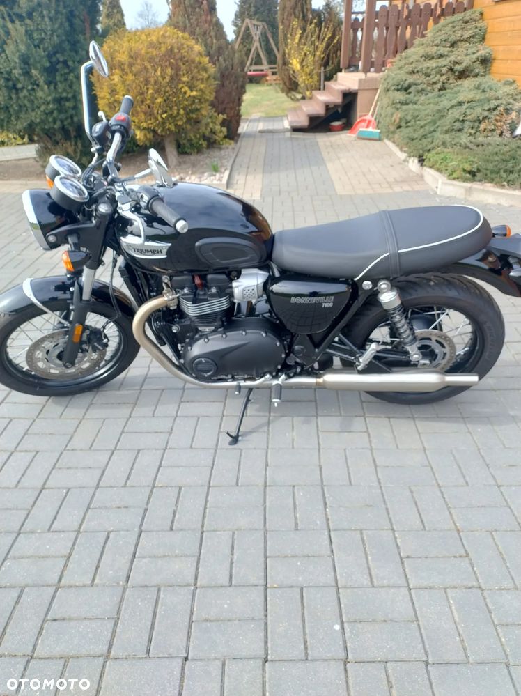 Triumph Bonneville - 1