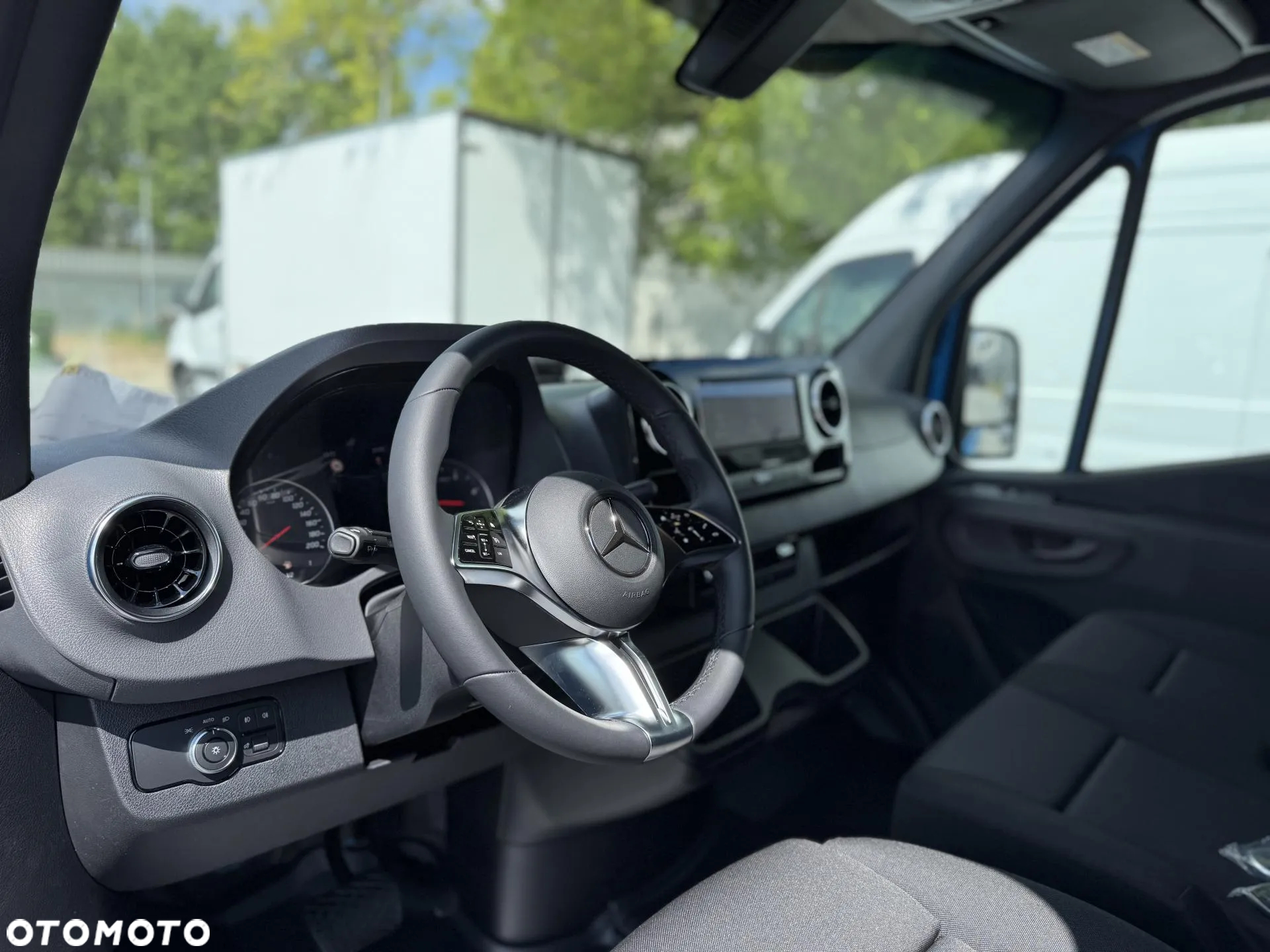 Mercedes-Benz Sprinter - 9