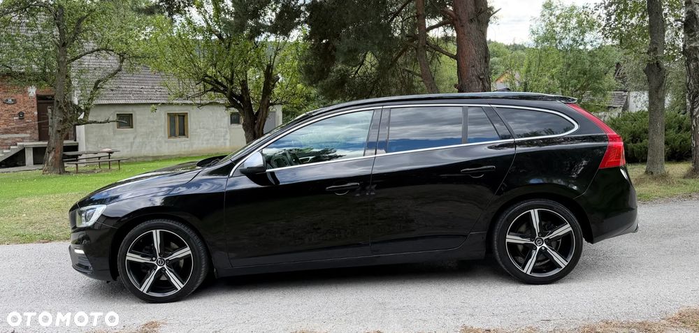 Volvo V60 D4 Geartronic R-Design - 12