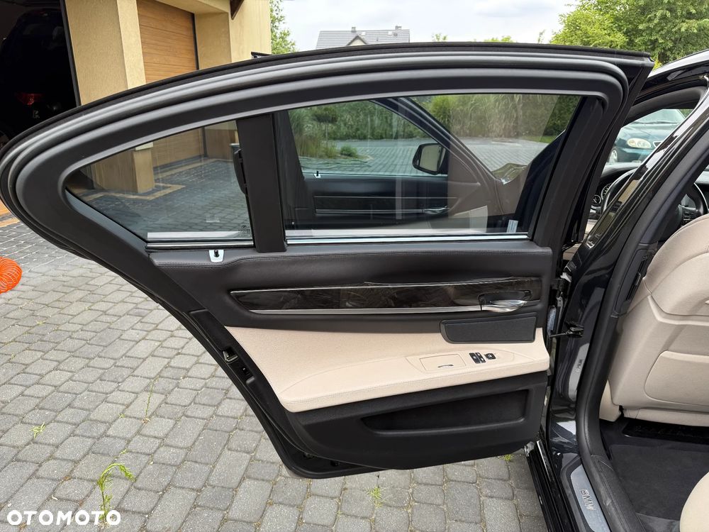 BMW Seria 7 740d - 25