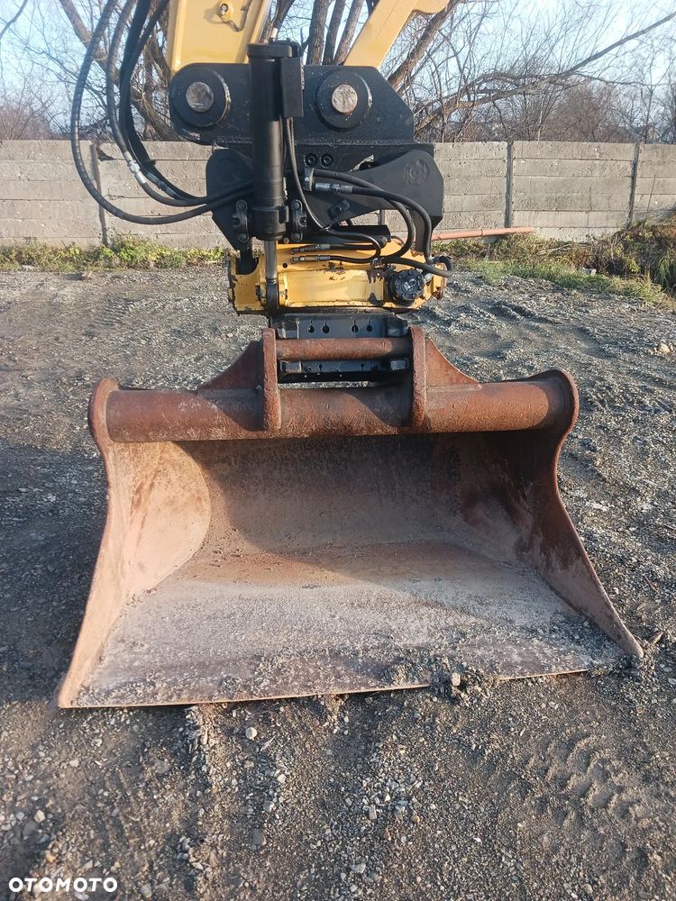 Caterpillar 320F - 8