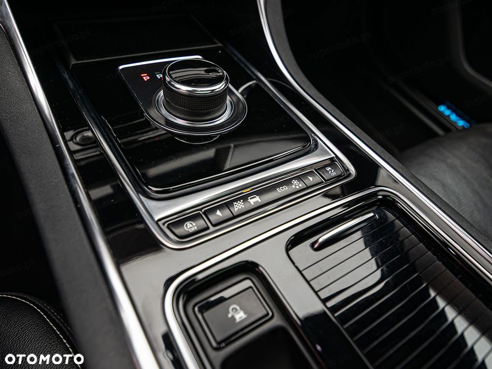 Jaguar XF 2.0 i4D AWD R-Sport - 26