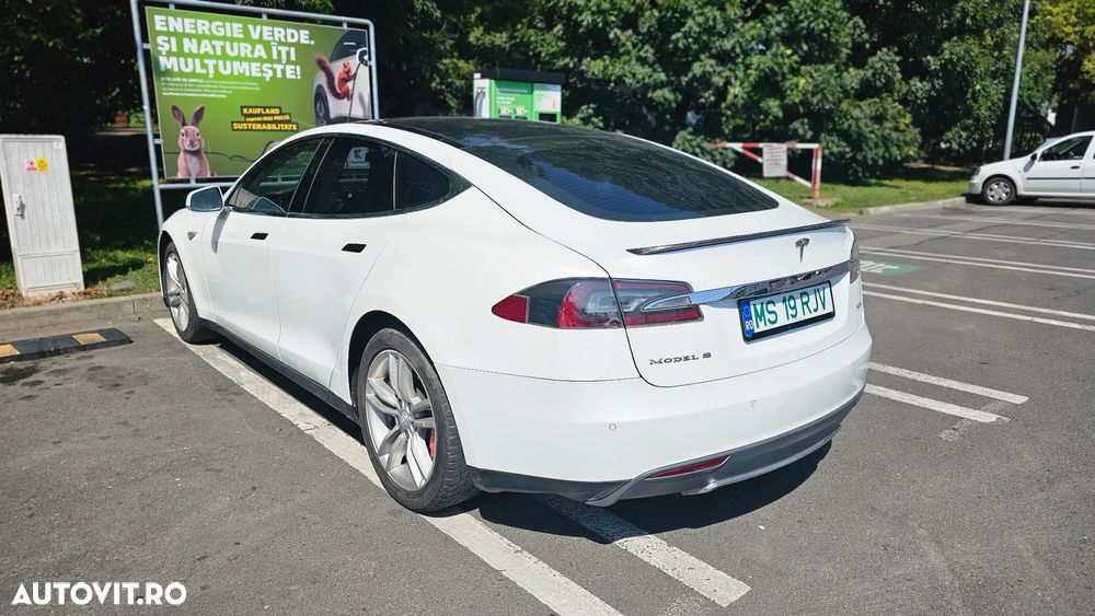 Tesla Model S - 2