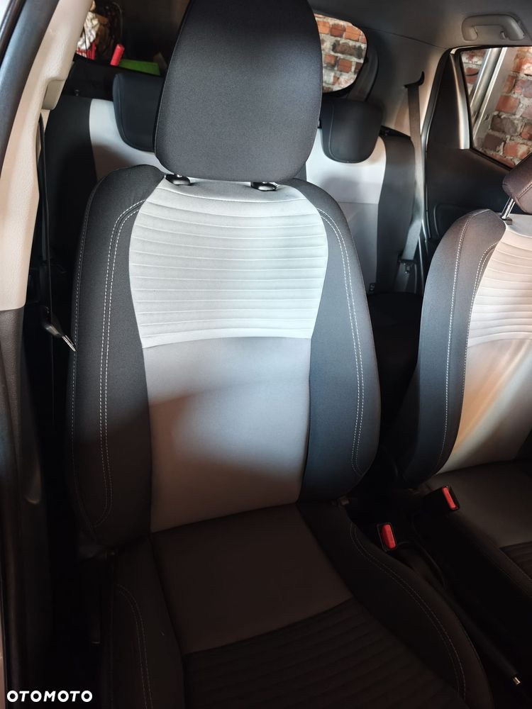 Toyota Yaris 1.5 Premium - 10
