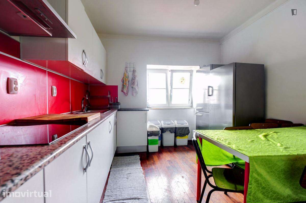 Quarto - localizado em Montes Claros Coimbra - Grande imagem: 2/19