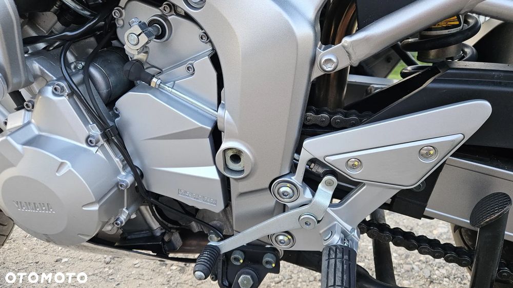 Yamaha FZ6 - 16