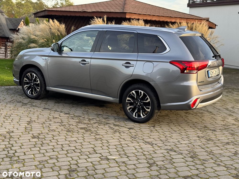 Mitsubishi Outlander 2.0 4WD Plug-In Hybrid Top - 7