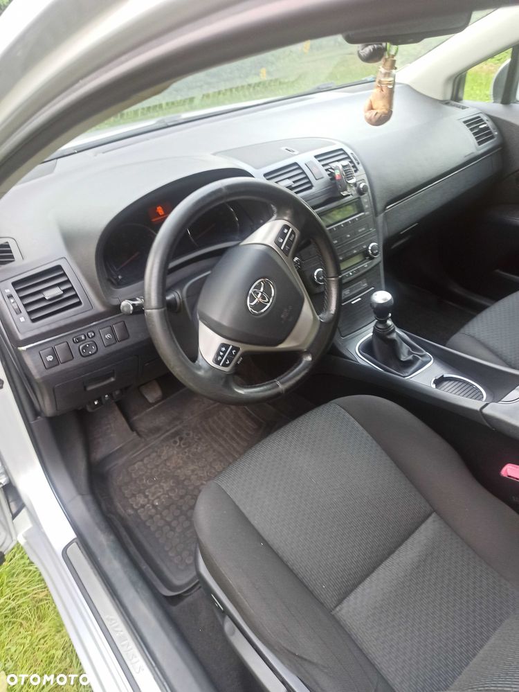 Toyota Avensis - 6