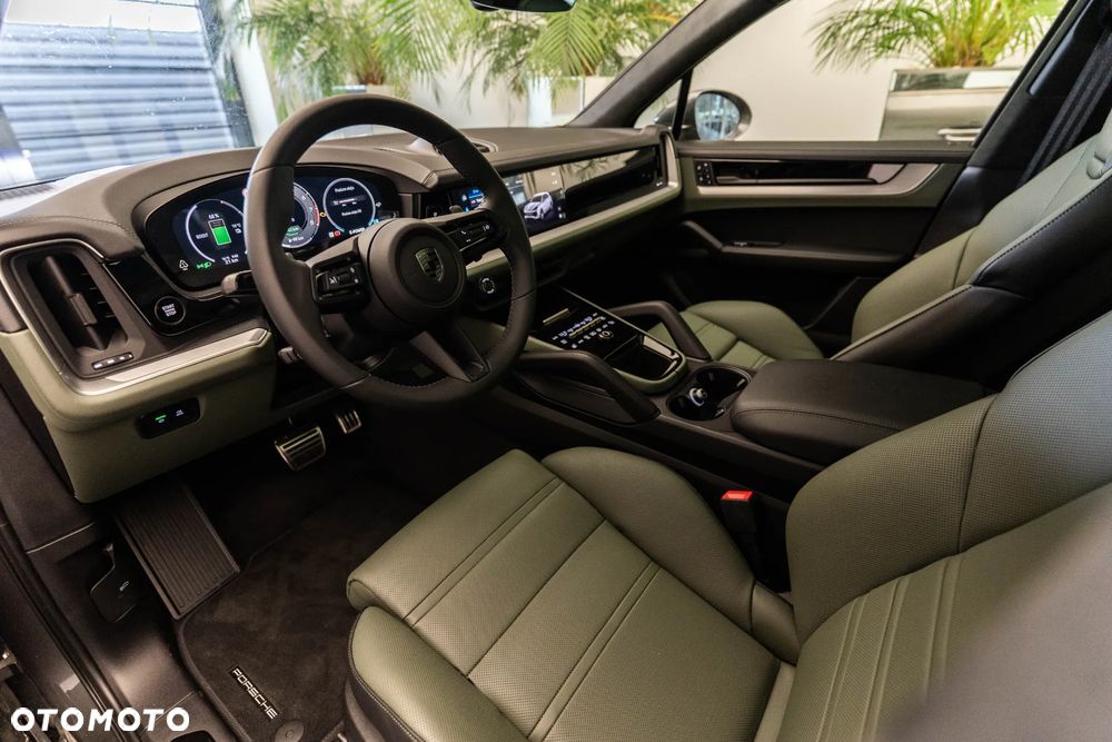 Porsche Cayenne Turbo E-Hybrid PHEV - 9