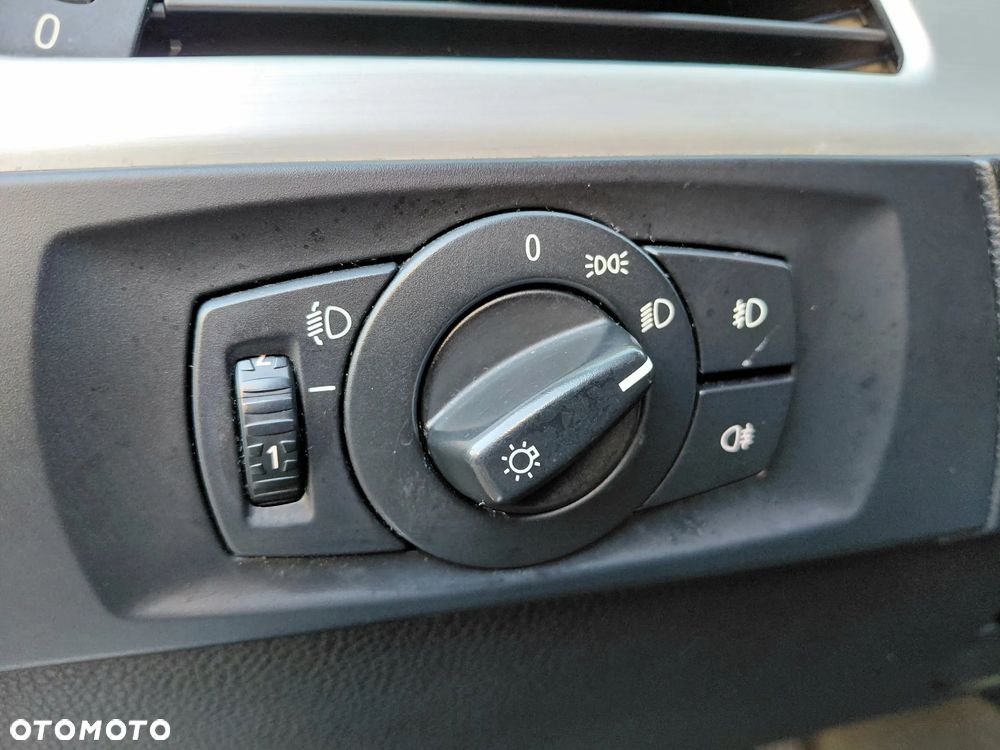 BMW Seria 3 318i - 30