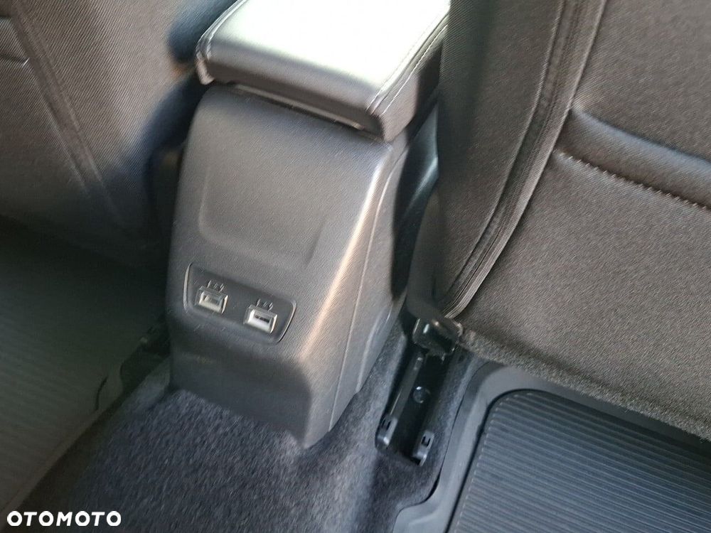 Peugeot 2008 1.2 PureTech Allure S&S EAT8 - 22