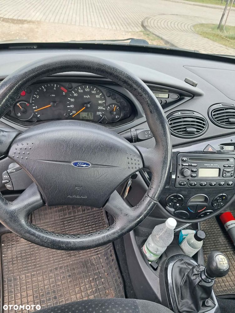 Ford Focus 1.8 TDDi Ghia - 8