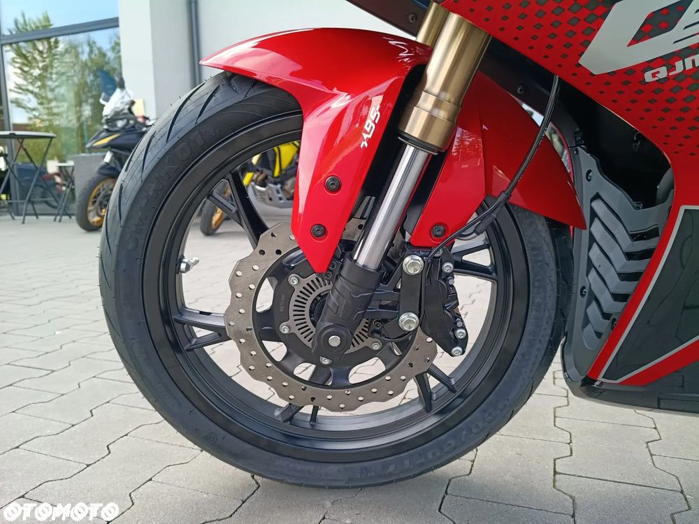 QJMOTOR SRK 125R - 5