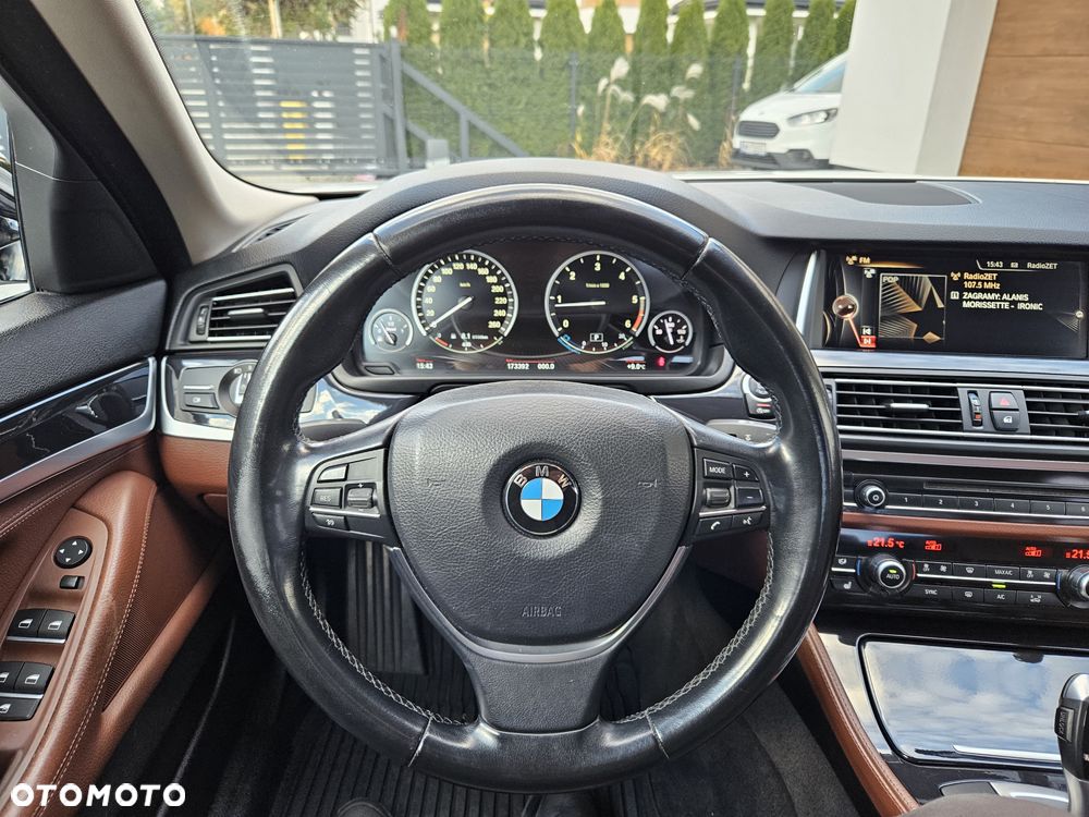 BMW Seria 5 520d xDrive - 13