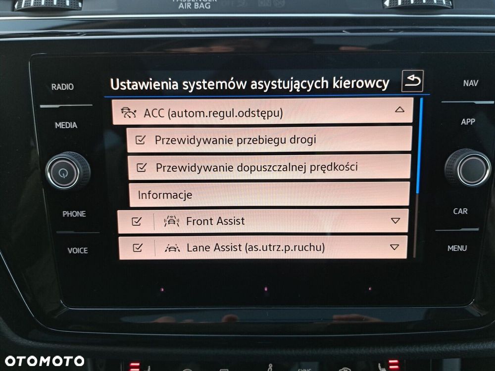 Volkswagen Touran - 36