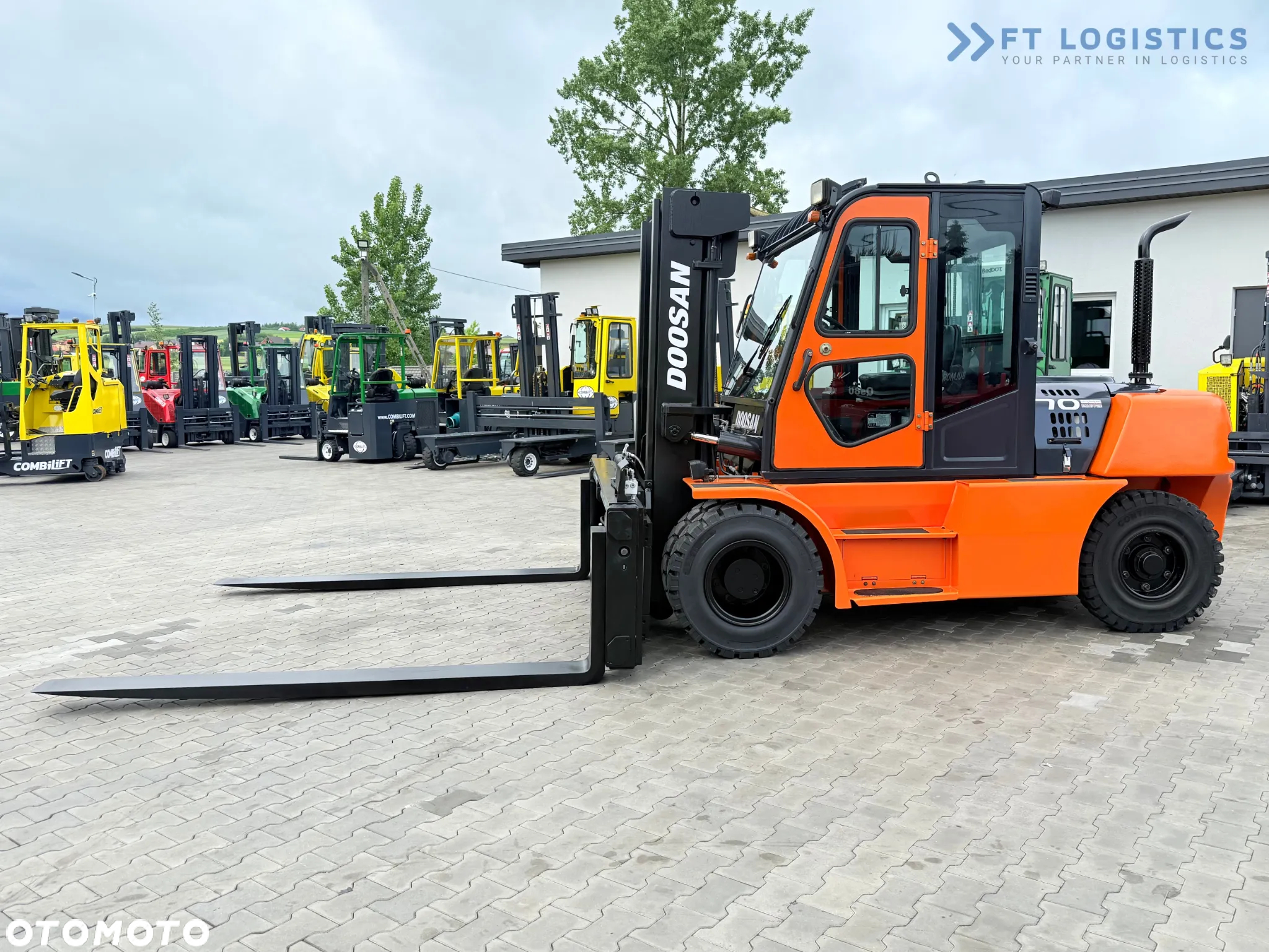 Doosan DOOSAN_DUPLEX-3000MM_PRZESUW-BOCZNY_POZYCJONER_WIDŁY-2500MM_7000KG_KABINA_JAK-NOWY - 3
