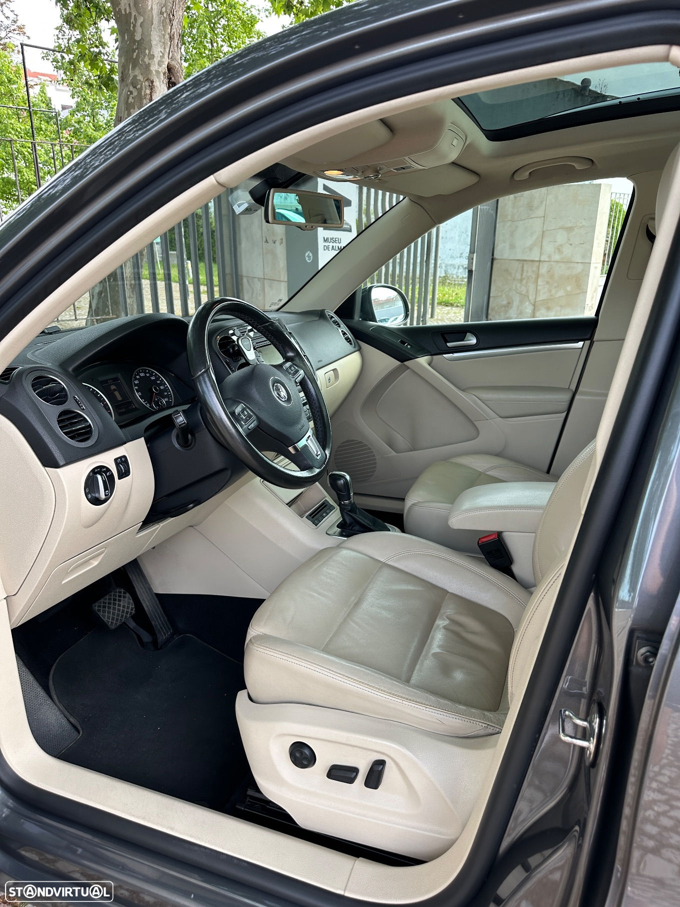VW Tiguan 2.0 TDi Sport BlueMotion 4Motion DSG - 21