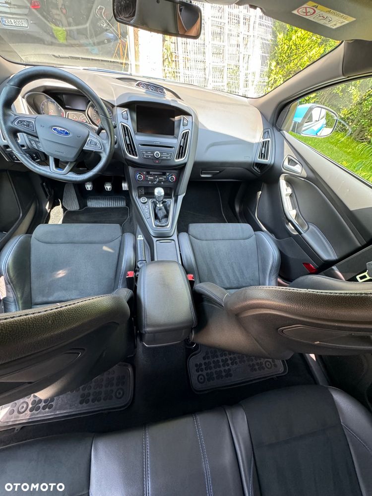 Ford Focus 2.3 EcoBoost RS - 11