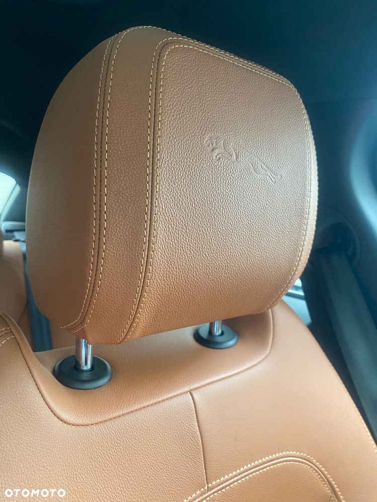 Jaguar XE - 12