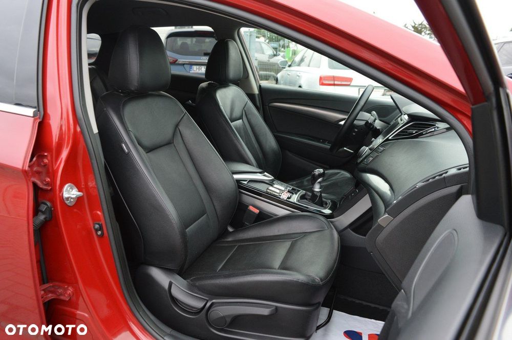Hyundai i40 Kombi 1.7 CRDi Premium - 25