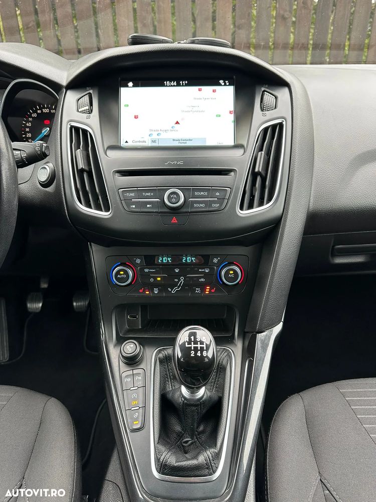 Ford Focus 2.0 EcoBlue Start-Stopp-System TITANIUM - 19
