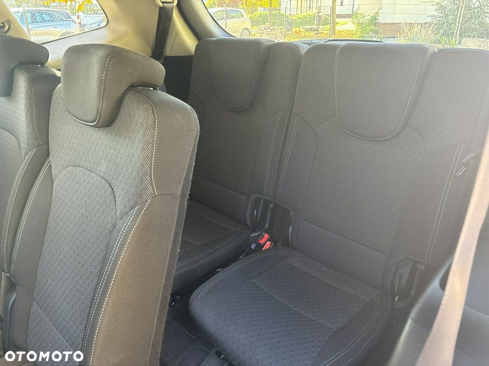Kia Carens - 24