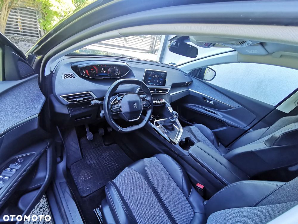 Peugeot 5008 1.5 BlueHDI Allure S&S - 11