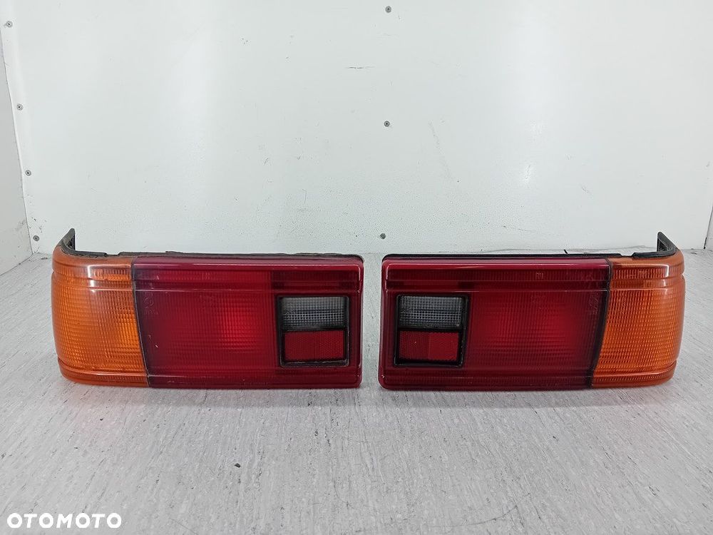 LAMPY TYŁ KOMPLET NISSAN SUNNY B11 ( 82-87 ) SEDAN - 1