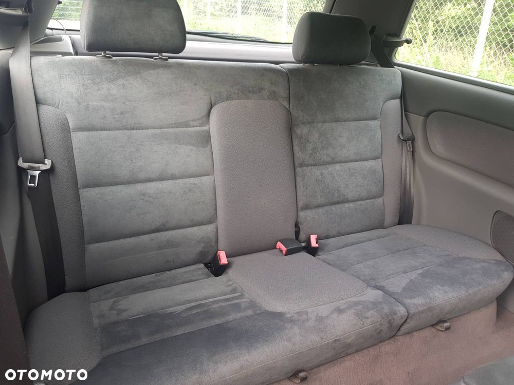 Audi A3 3-drzwiowe 1.8 Ambiente - 4