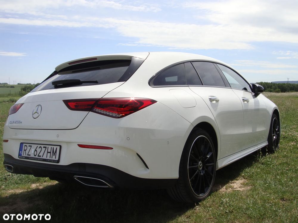 Mercedes-Benz CLA 250 e 8G-DCT AMG Line - 4