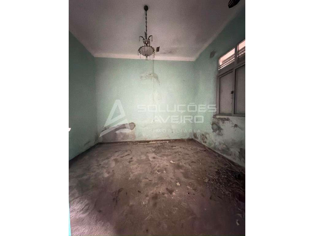 Moradia T2 para Remodelar com Terreno e Poço - Quinta do Loureiro, ... - Grande imagem: 4/17