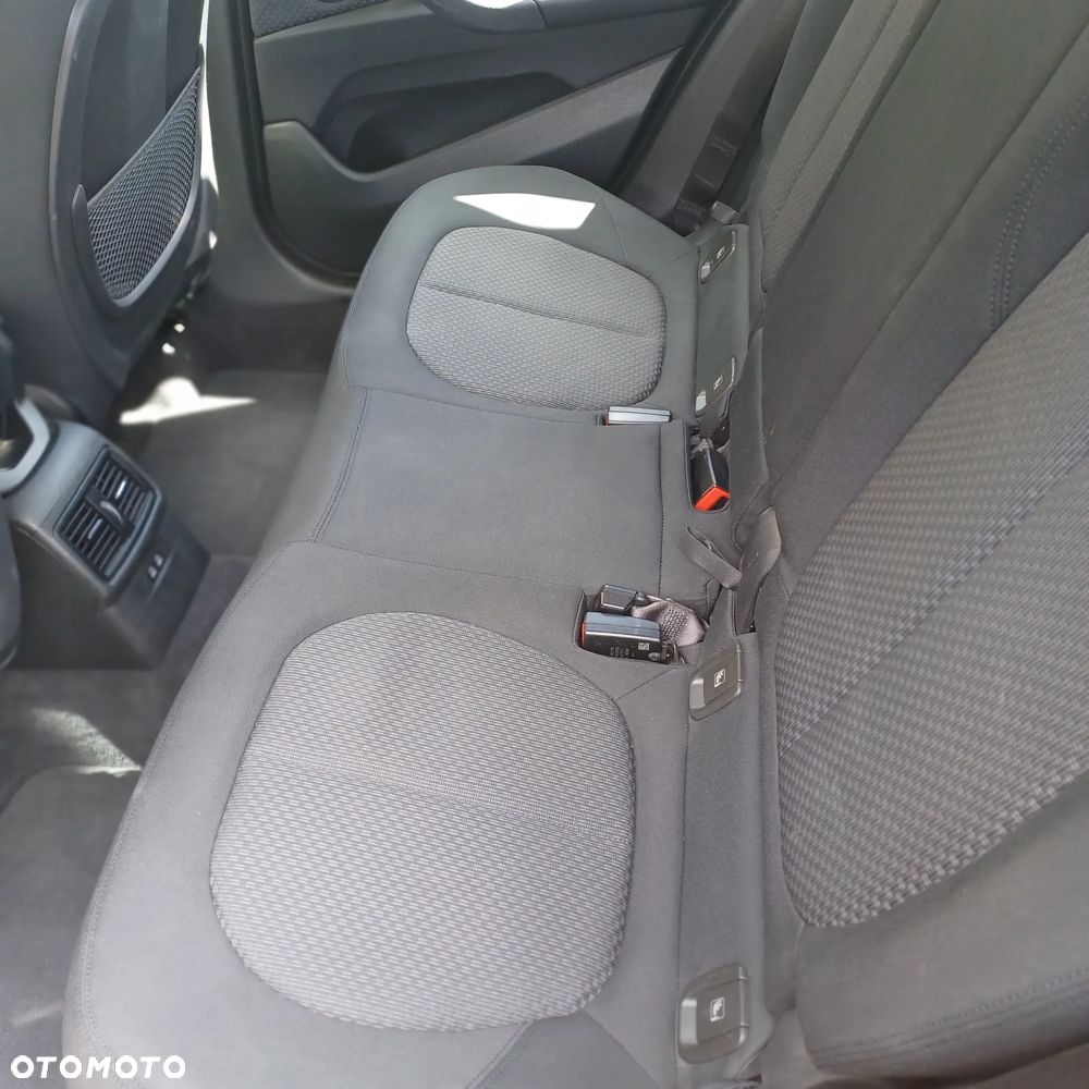 BMW X1 sDrive18d - 9