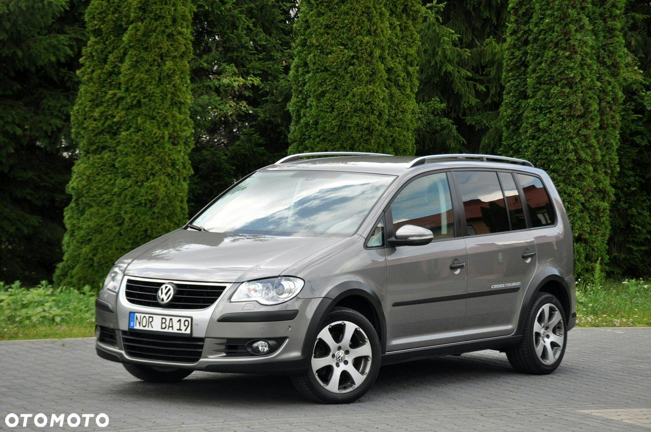 Volkswagen Touran - 10