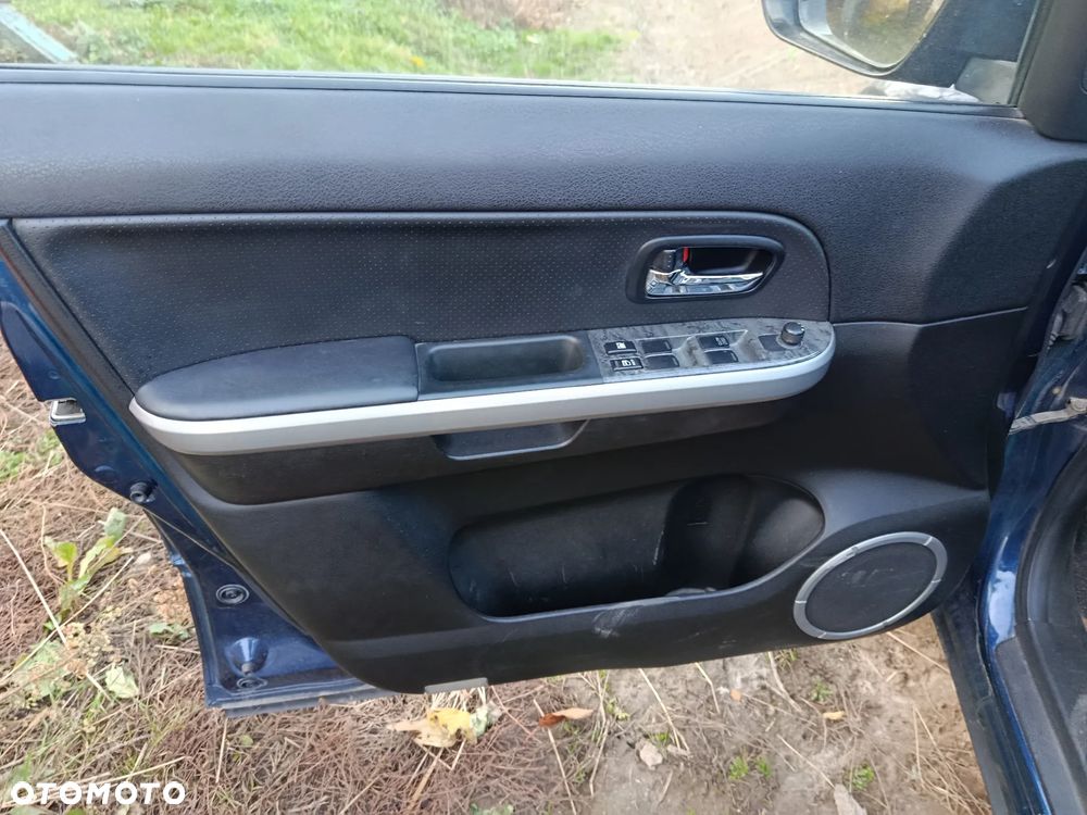 Komplet siedzeń skórzanych fotele boczki kanapa Suzuki Grand Vitara 2 - 4