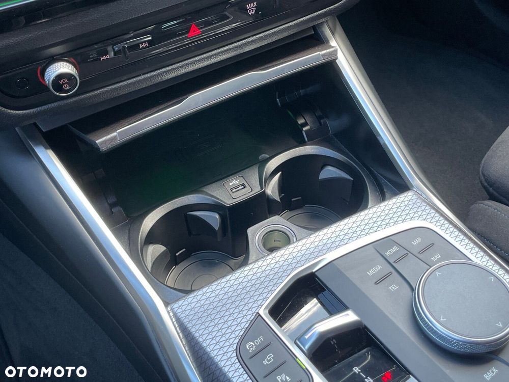 BMW Seria 3 330i M Sport sport - 24
