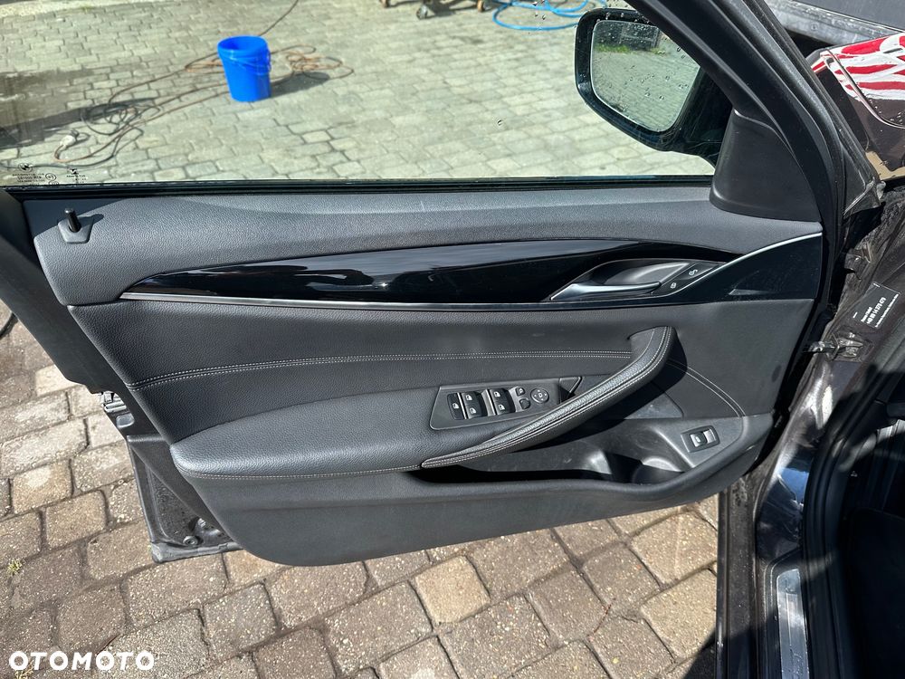 BMW Seria 5 520d Sport Line - 17