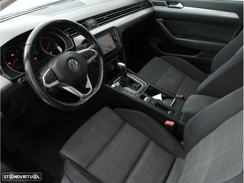 VW Passat Variant 1.6 TDI Business DSG - 25