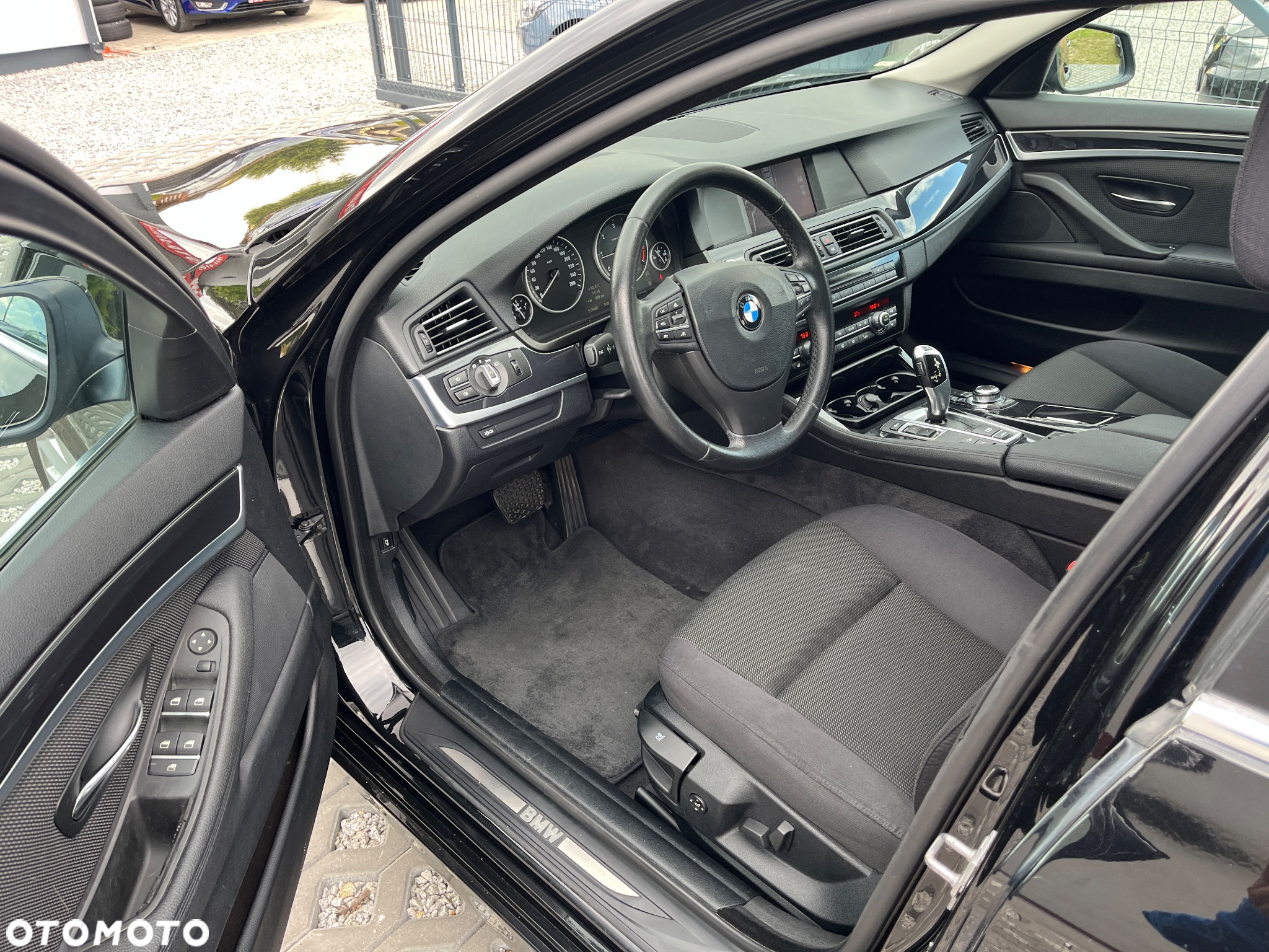 BMW Seria 5 525d xDrive Touring - 16