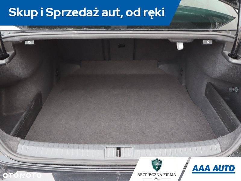 Volkswagen Passat - 14