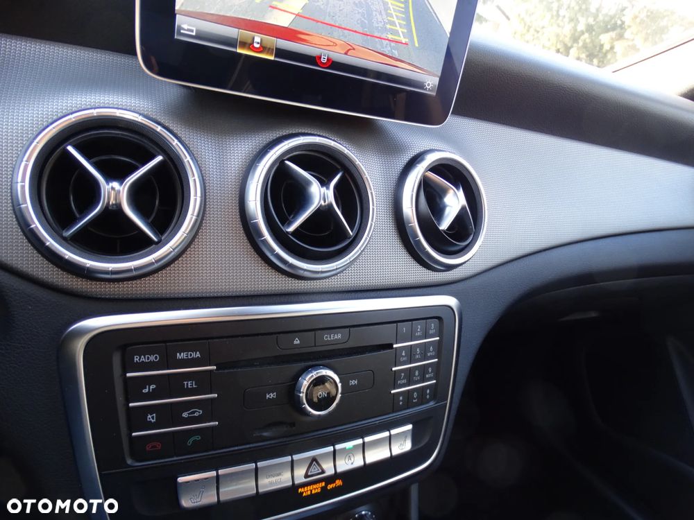 Mercedes-Benz CLA 180 7G-DCT Urban - 16
