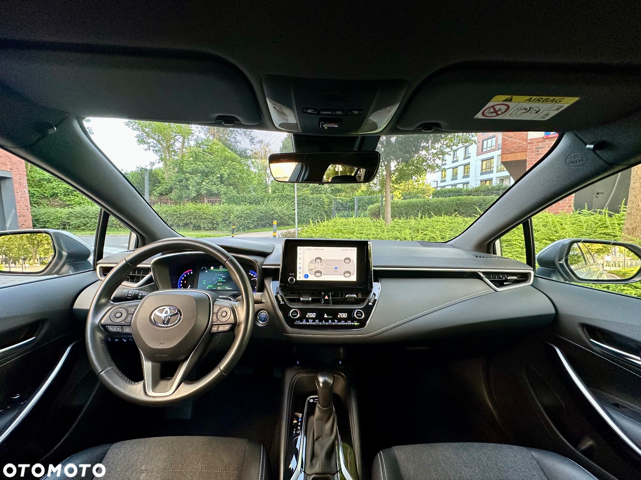Toyota Corolla 2.0 Hybrid Style - 18