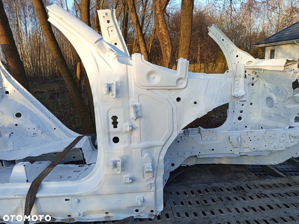 PRÓG PRAWY ZE SŁUPKIEM A BMW X5 G05 F95 18- - 3