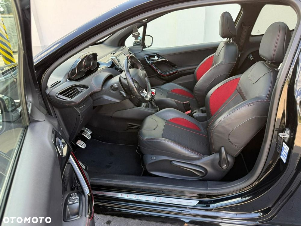 Peugeot 208 - 12